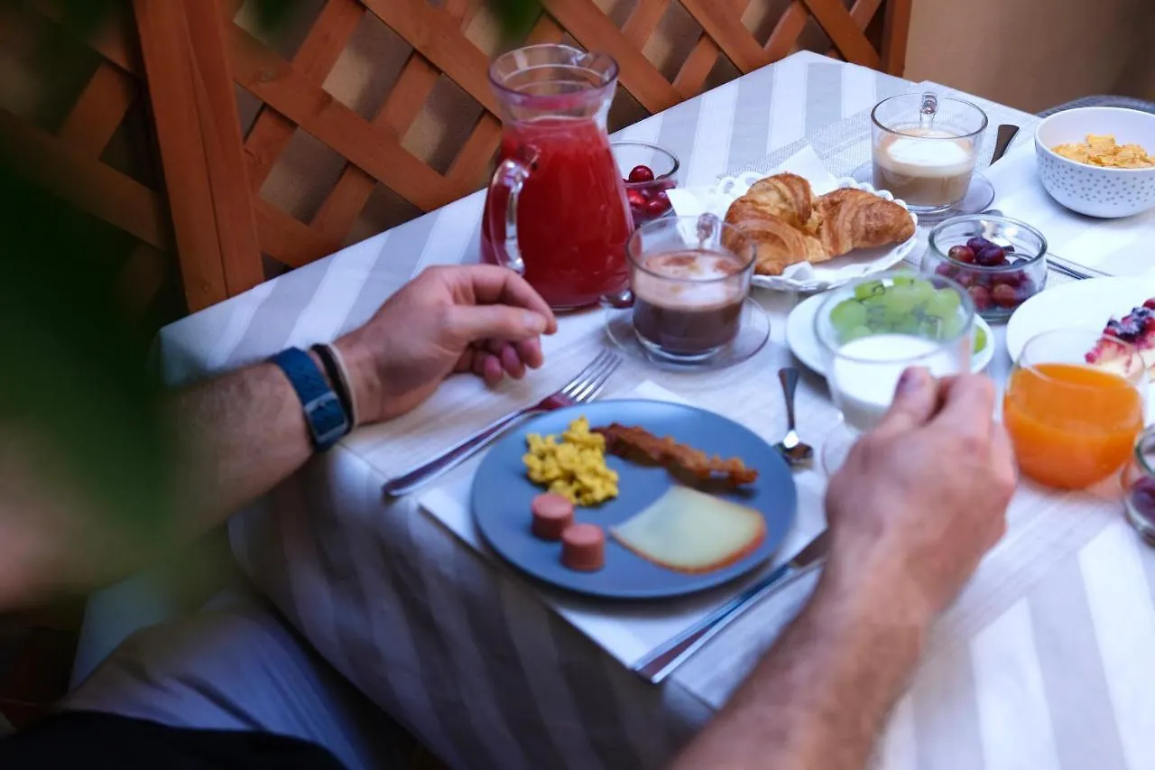 ***  Hotel Tahiti Виареджо Италия