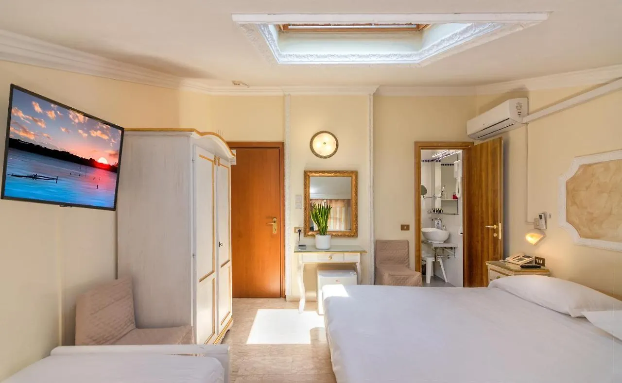 Hotel Tahiti Виареджо