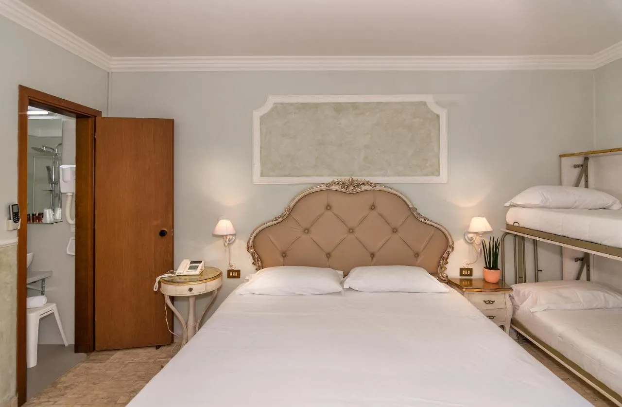 Hotel Tahiti Viareggio 3*,