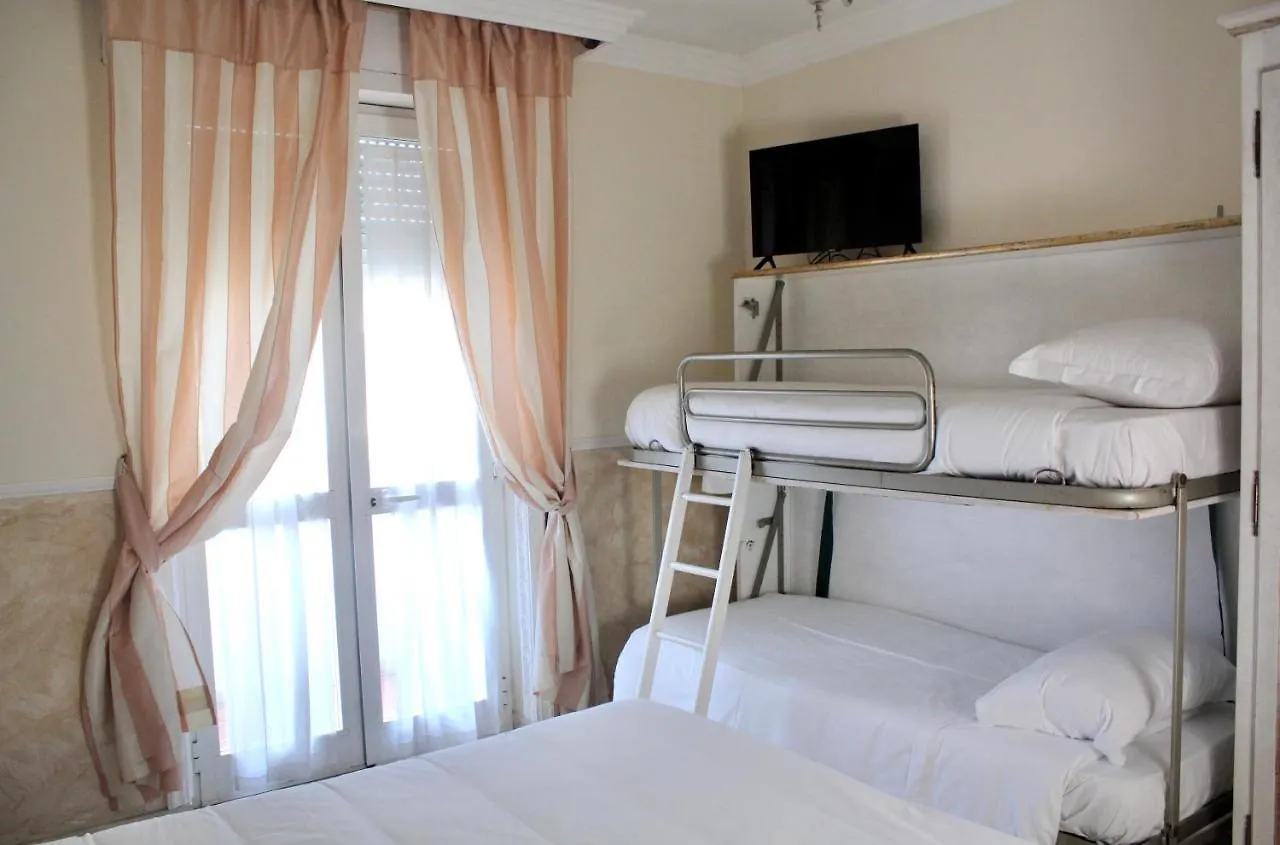 ***  Hotel Tahiti Viareggio Italia