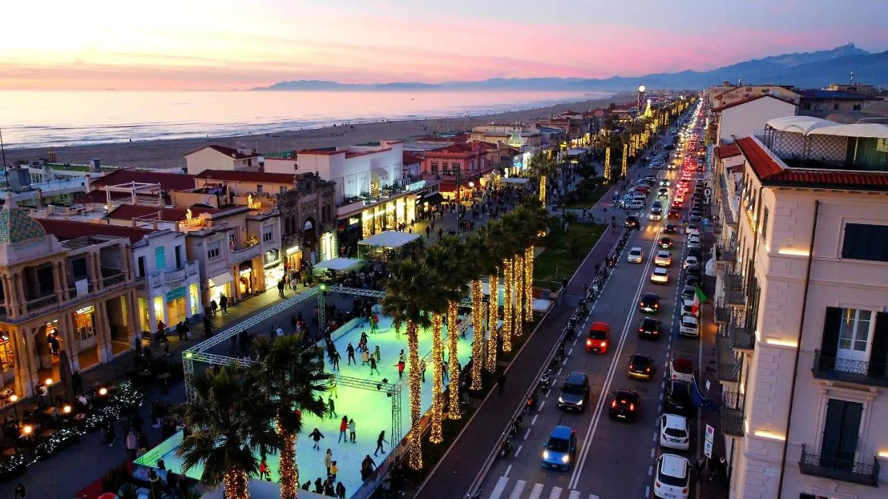 Hotel Tahiti Viareggio 3*,  Italia