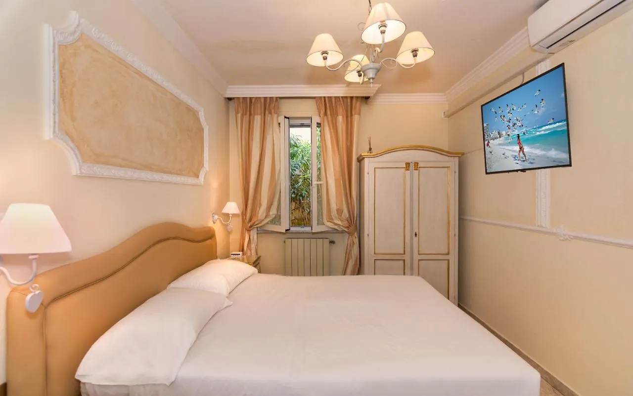 Hotel Tahiti Viareggio 3*,