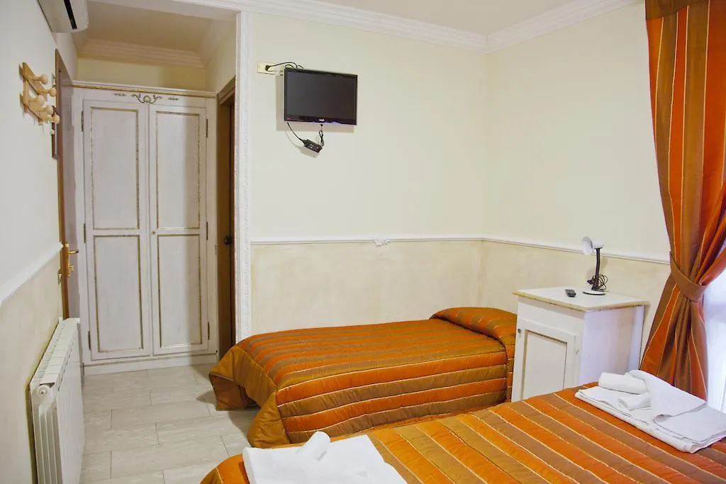 Hotel Tahiti Viareggio 3*,